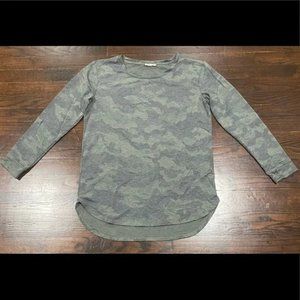 Jane & Delancey Camo Print Fleece Pullover Sweatshirt Sz M Round Hem Loungewear